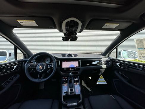 Certified 2026 Porsche Macan S AWD/4WD image 35