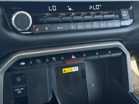 Used 2024 Toyota Tundra Limited image 22