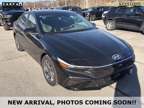 Used 2025 Hyundai Elantra Blue image 1