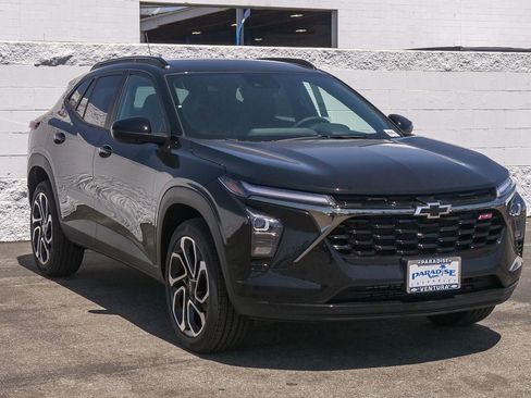 New 2026 Chevrolet Trax RS w/ Driver Confidence Package FWD image 3