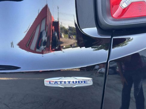 Used 2022 Jeep Renegade Latitude AWD/4WD image 40