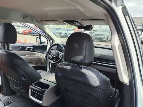 Used 2026 Kia Carnival FWD image 10