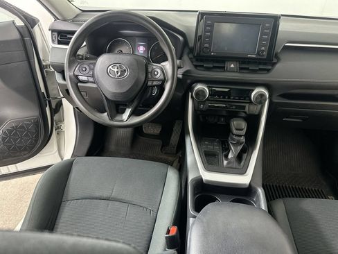Used 2021 Toyota RAV4 LE FWD image 17