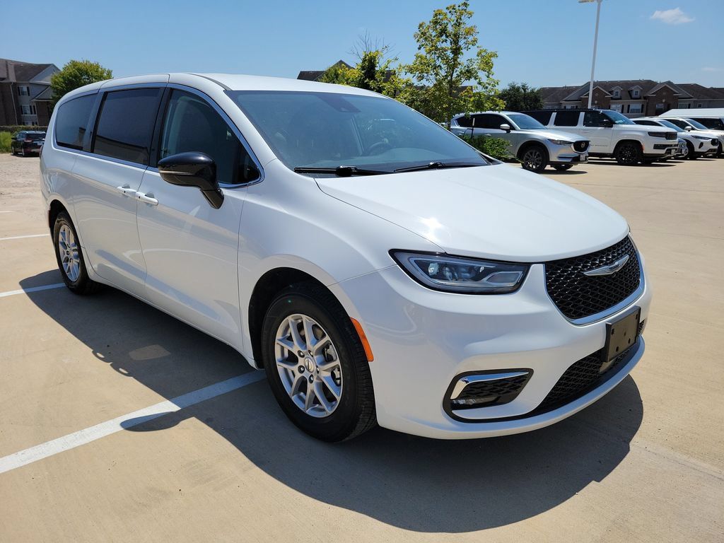 Used 2024 Chrysler Pacifica Touring-L FWD image 31