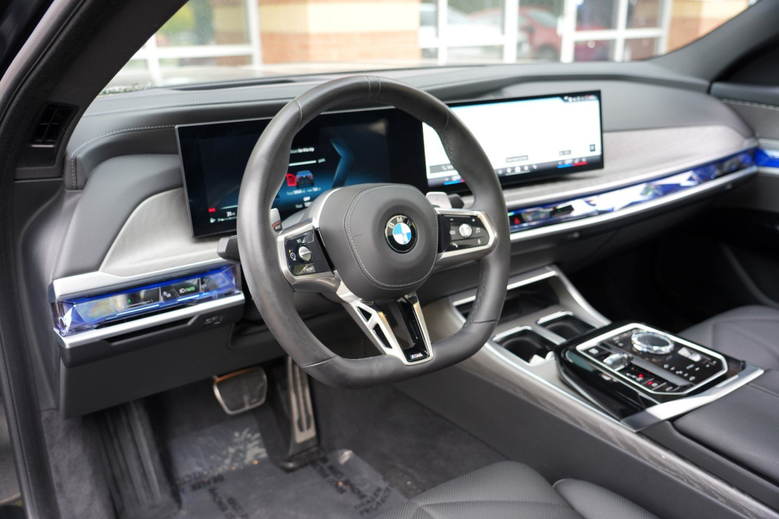 Used 2025 BMW 740i w/ Premium Package RWD image 14