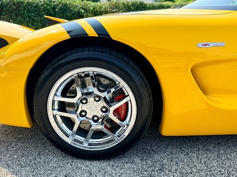 Used 2004 Chevrolet Corvette Z06 w/ Memory Package RWD image 19