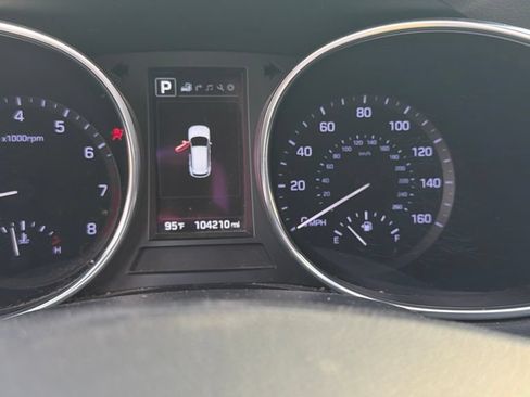 Used 2018 Hyundai Santa Fe Limited w/ Cargo Package FWD image 10
