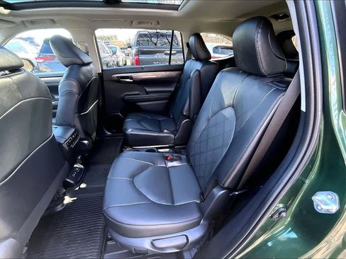 Certified 2025 Toyota Highlander Platinum image 20