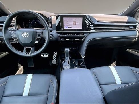 Used 2025 Toyota Camry SE w/ Convenience Package FWD image 7