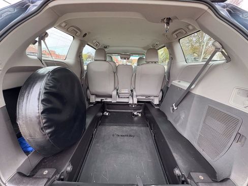 Used 2017 Toyota Sienna L FWD image 26