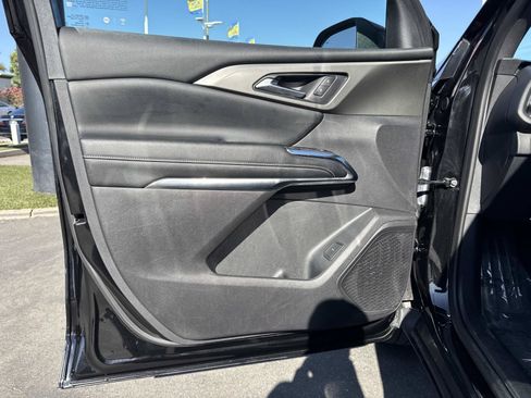 Used 2025 Chevrolet Traverse LT FWD image 21