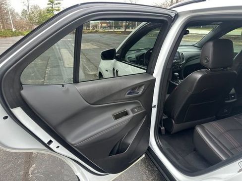 Used 2022 Chevrolet Equinox RS w/ Infotainment Package image 26