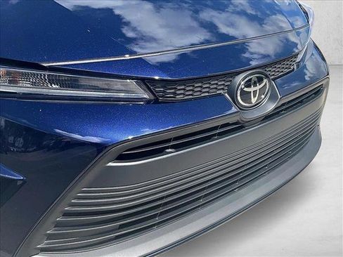 Used 2025 Toyota Corolla LE image 29