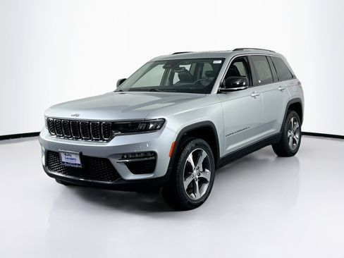 Used 2023 Jeep Grand Cherokee Limited AWD/4WD image 1