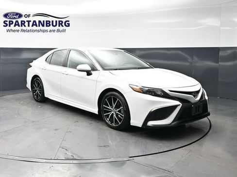 Used 2024 Toyota Camry SE FWD image 1