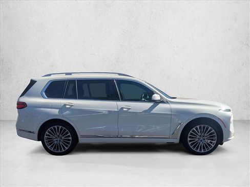 Used 2023 BMW X7 xDrive40i w/ Premium Package image 4
