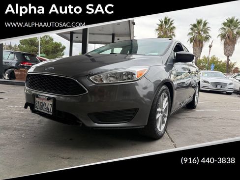 Used 2018 Ford Focus SE image 1