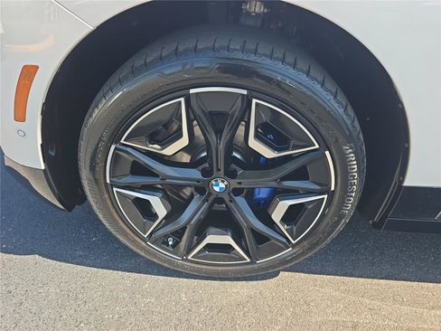Used 2025 BMW iX xDrive50 AWD/4WD image 9