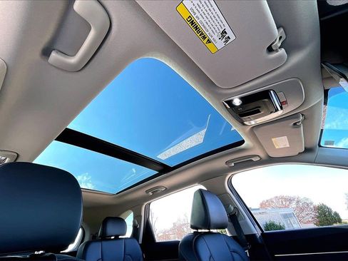 Used 2025 Kia Sorento SX image 17