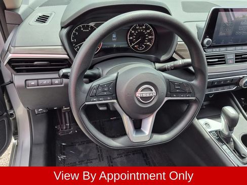 Used 2025 Nissan Altima 2.5 SV FWD image 21