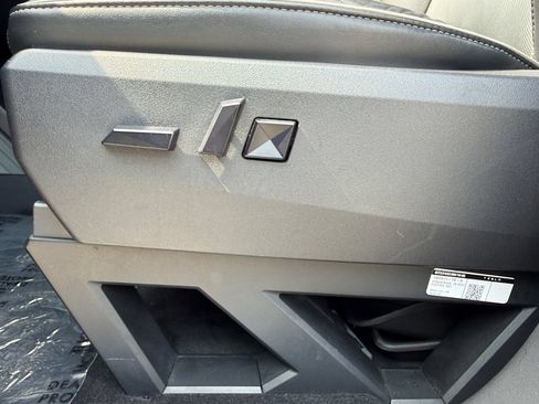 Used 2024 Tesla Cybertruck AWD Crew Cab image 10