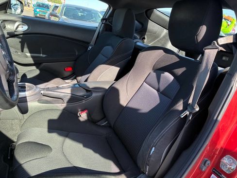 Used 2015 Nissan 370Z Coupe RWD image 17