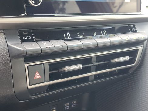 Used 2025 Toyota Camry SE image 26