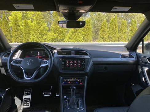 Used 2023 Volkswagen Tiguan SE R-Line image 47