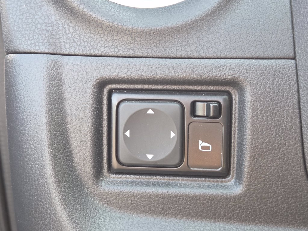 Used 2014 Nissan Versa Note SV FWD image 6