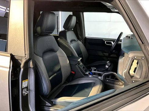Used 2024 Ford Bronco Outer Banks w/ Sasquatch Package AWD/4WD image 8