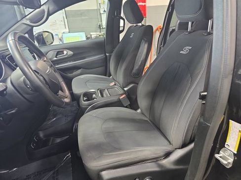 Used 2018 Chrysler Pacifica Touring Plus w/ S Appearance Package FWD image 17