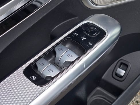 Used 2023 Mercedes-Benz GLC 300 4MATIC image 18