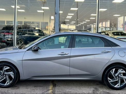 Used 2025 Hyundai Elantra SEL image 33