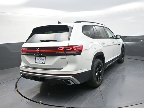 New 2026 Volkswagen Atlas Peak Edition image 10