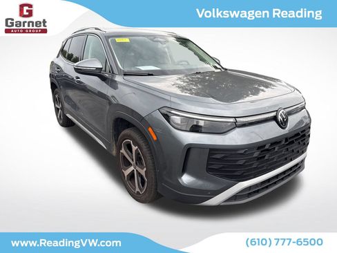 Used 2025 Volkswagen Tiguan SE AWD/4WD image 7