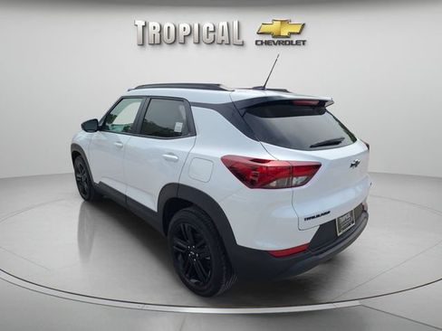 New 2026 Chevrolet TrailBlazer LT w/ Midnight Edition FWD image 3