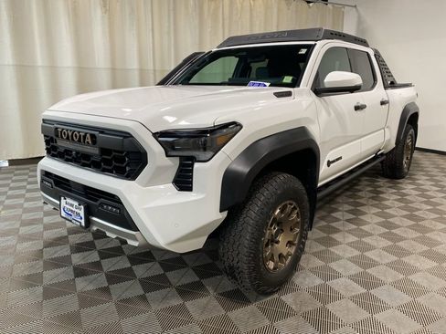 Used 2024 Toyota Tacoma Trailhunter image 3