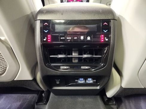 Used 2023 Jeep Grand Cherokee Overland w/ Luxury Tech Group IV image 30