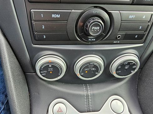 Used 2014 Nissan 370Z Coupe RWD image 35