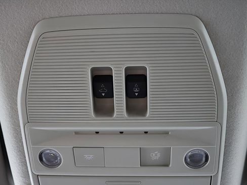 Used 2025 Nissan Kicks SV w/ SV Premium Package image 32