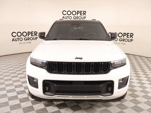 Used 2022 Jeep Grand Cherokee Overland w/ Luxury Tech Group IV RWD image 10