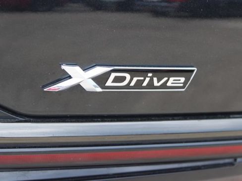 Used 2022 BMW 750i xDrive w/ M Sport Package AWD/4WD image 8