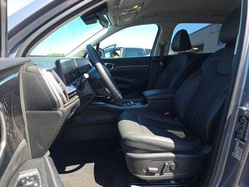Used 2025 Kia Sorento S AWD/4WD image 6