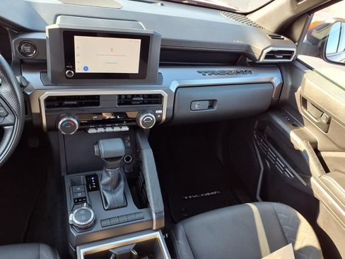 Used 2025 Toyota Tacoma SR5 AWD/4WD image 4