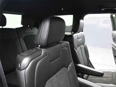 New 2025 Jeep Grand Cherokee L Altitude image 20