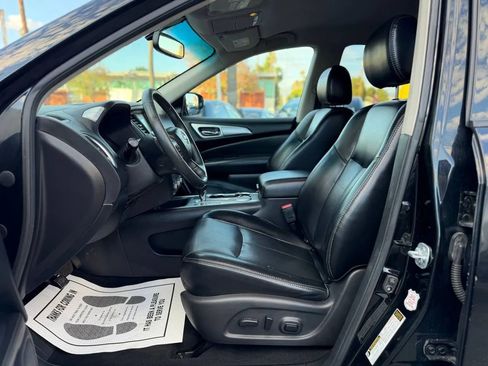 Used 2017 Nissan Pathfinder SL image 18