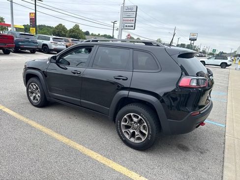 Used 2021 Jeep Cherokee Trailhawk w/ Comfort/Convenience Group AWD/4WD image 2