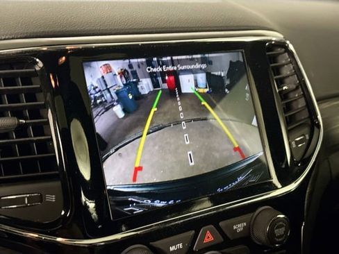 Used 2020 Jeep Grand Cherokee Altitude image 8