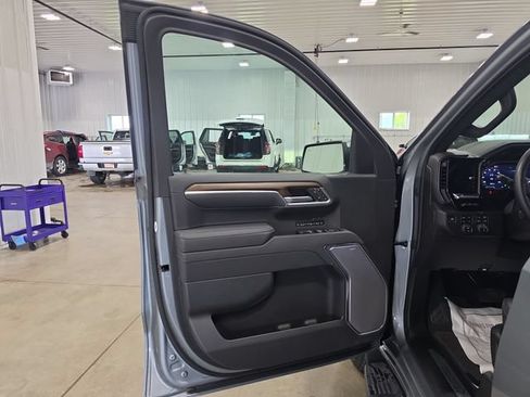 Used 2025 Chevrolet Silverado 1500 High Country w/ Technology Package AWD/4WD image 23