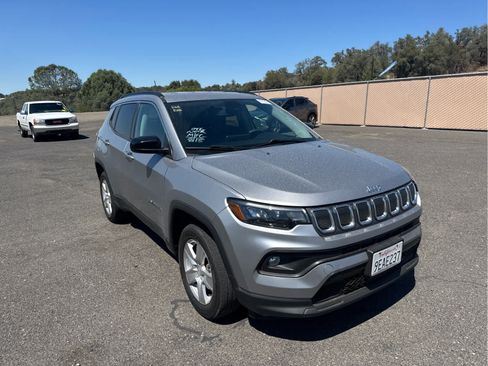 Used 2022 Jeep Compass Latitude AWD/4WD image 3